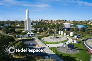 La Cité de l'Espace à Toulouse, fusées et parc à thème scientifique, lieu de visite.